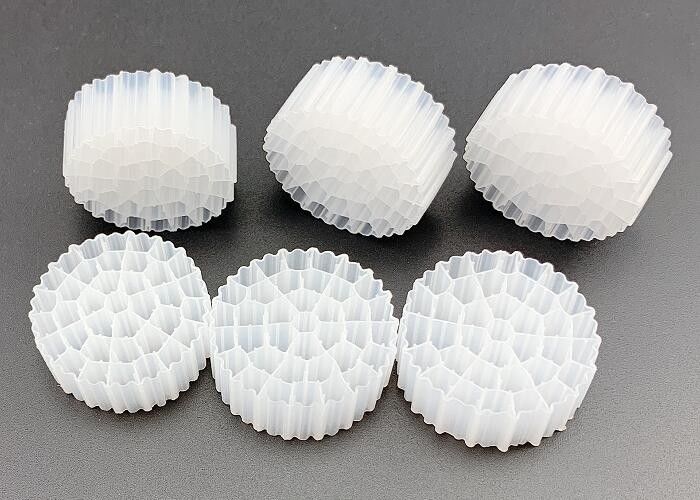 สีขาว HDPE K1 สื่อกรอง PE37 สําหรับการปรับปรุงคุณภาพน้ํา