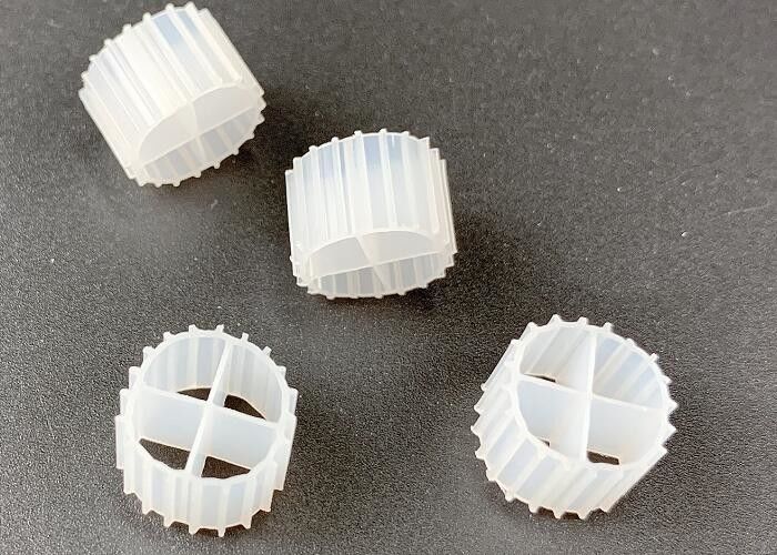11*7mm MBBR Biofilter Media K1 ด้วยสีขาวและวัสดุ HDPE