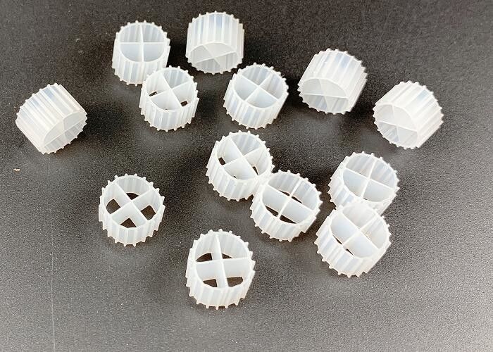 MBBR สีขาว HDPE IFAS สื่อกรองชีวภาพ 1000m2/M3