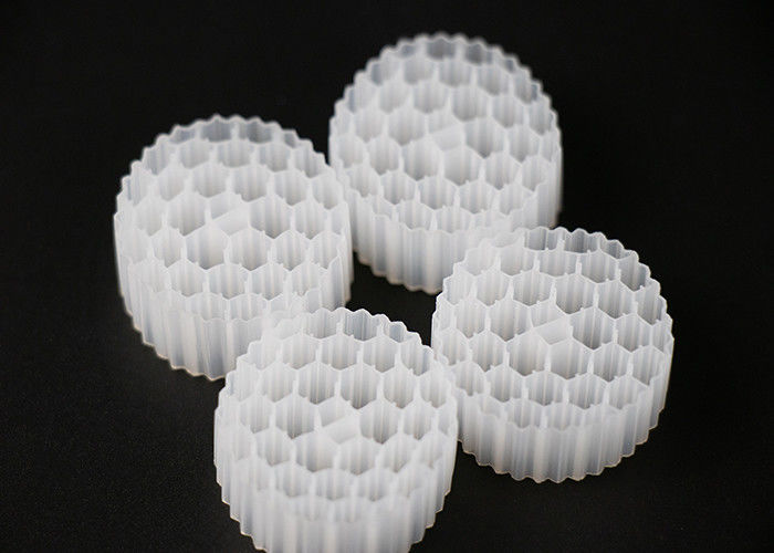 สีขาว Hdpe วัสดุ 38 หลุม MBBR Carrier Virgin PE