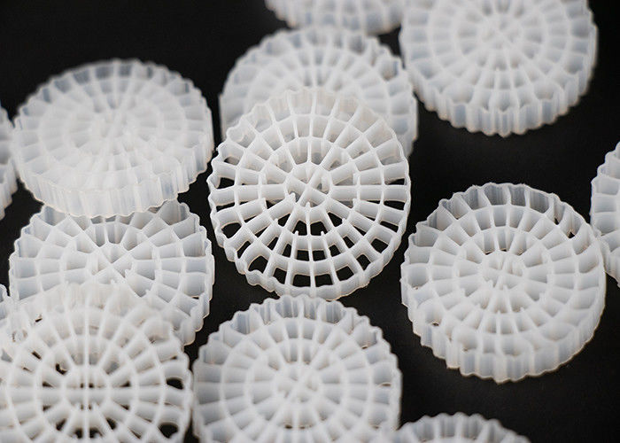 สีขาว MBBR Bio Media Virgin HDPE Material K5 สําหรับการบําบัดน้ําเสีย