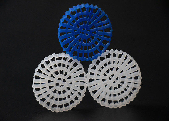 การบําบัดน้ําเสีย สื่อกรองพลาสติก MBBR HDPE Biomover ขนาดใหญ่ 1200 m2/m3 พื้นที่พื้นที่ อุปกรณ์ IFAS