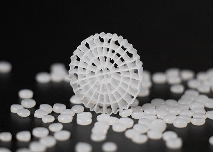 เตียงเคลื่อนที่ที่มิตรต่อสิ่งแวดล้อม รองรับภาพยนตร์ชีวภาพ วัตถุดิบ HDPE สําหรับการรักษาน้ําเสีย