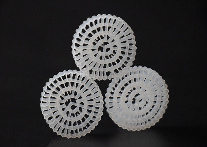 วินเจิร์น HDPE วัสดุ MBBR Bio Media สีขาวและขนาด 25 * 4 มม พื้นที่พื้นที่สูง MBBR