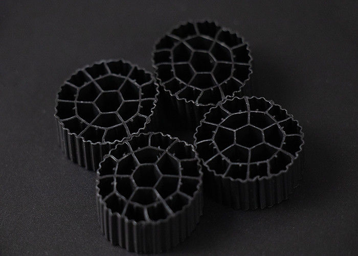 ขนาด 25mm X 10mm สารพัดพลาสติกสื่อเพศหญิง HDPE วัสดุ MBBR Bioballs