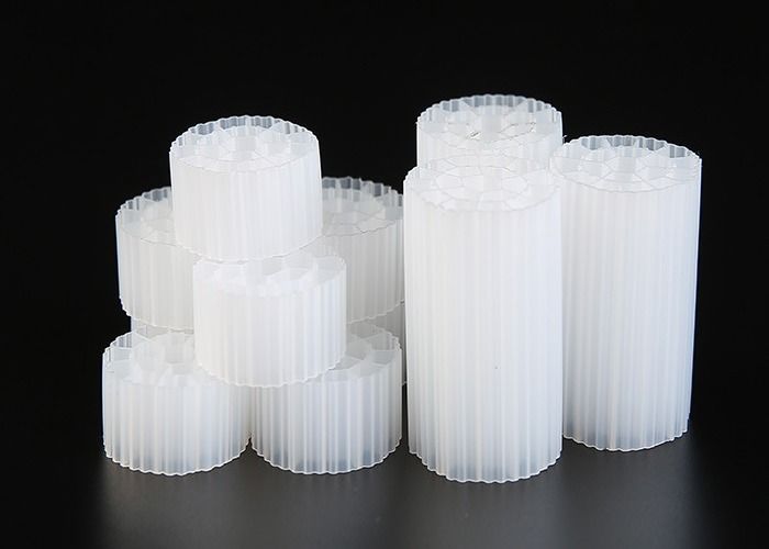 ขนาด 35mm X 18mm วินเจิร์น HDPE วัสดุ MBBR Bio Media PE07 สําหรับสระน้ํา