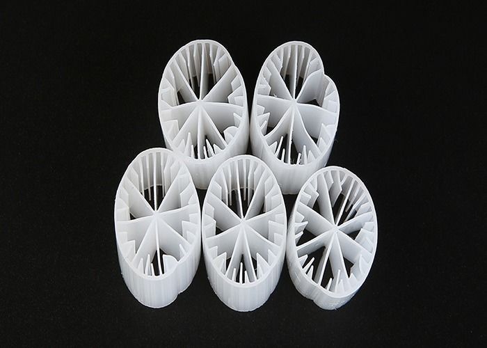 สื่อกรองพลาสติกสีขาวแบบไฮโดรฟิลิค HDPE รีแคตเตอร์ Biofilm