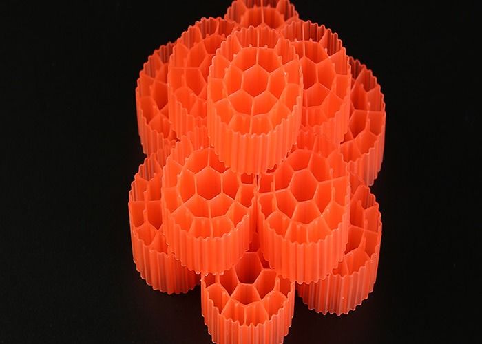 สื่อกรองพลาสติก MBBR บีโอบอลฟิลเตอร์ ฟิลเตอร์สระน้ําขนาดเล็กที่มีสีขาว