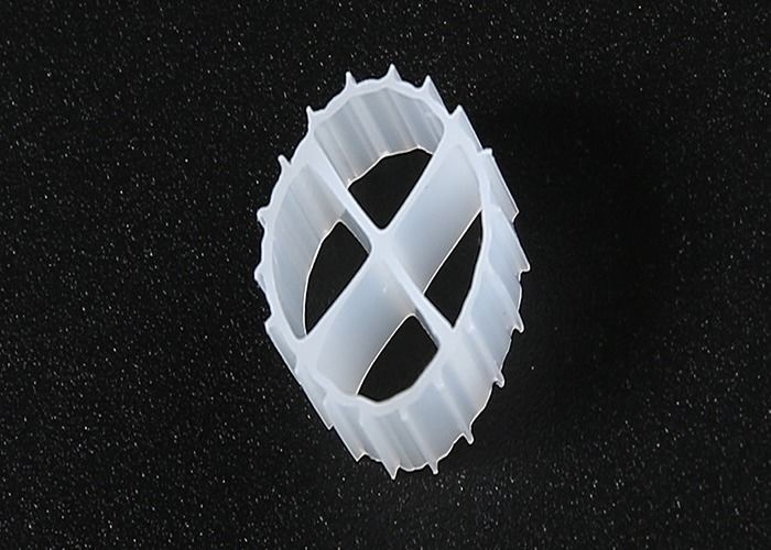 การบําบัดปริมาณน้ําเสีย ขับเคลื่อนเตียง Filter สื่อ Biopipe การบริโภคพลังงานต่ํา Fab สื่อ k1 11 * 7mm สีขาว