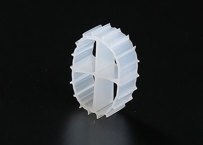 การบําบัดปริมาณน้ําเสีย ขับเคลื่อนเตียง Filter สื่อ Biopipe การบริโภคพลังงานต่ํา Fab สื่อ k1 11 * 7mm สีขาว