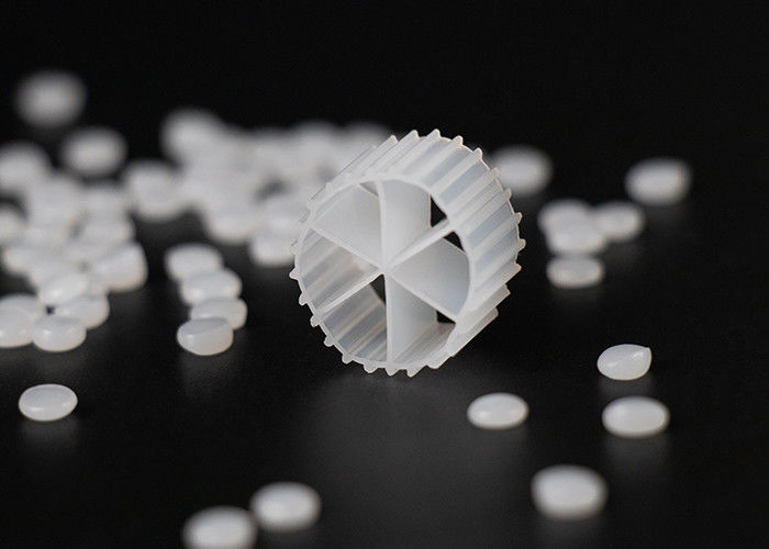 MBBR 100% เพศหญิง HDPE PE04 BIO สื่อกรอง สีขาว 0.98g/Cm3