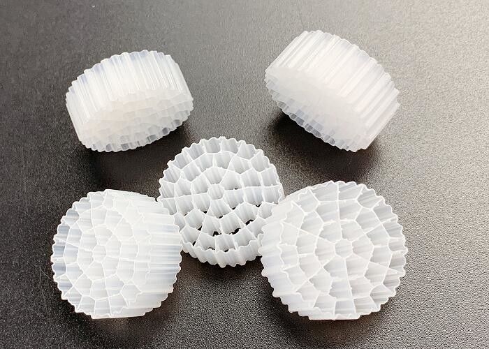 IFAS FDA Safty HDPE สีขาว MBBR Biocell Filter Media A/O เทคโนโลยี