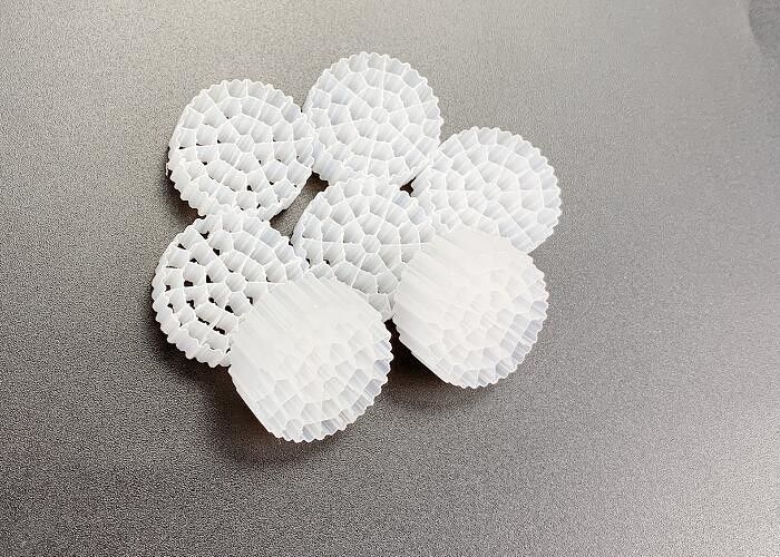 สื่อกรองน้ําเสีย MBBR เบาะเคลื่อนย้าย ระบบปฏิกิริยา Biofilm HDPE