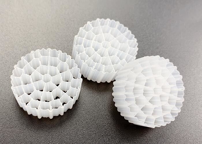 Virgin HDPE 25*10MM สีขาว MBBR สื่อกรองพลาสติก พื้นที่ใหญ่