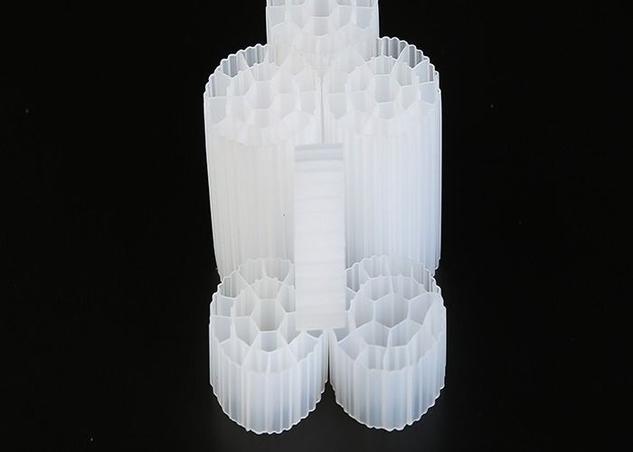 สื่อกรอง HDPE MBBR Virgin K1K3K5 φ35*18 เครื่องกรองไมโครสําหรับหอระบายกลิ่นทางชีววิทยา