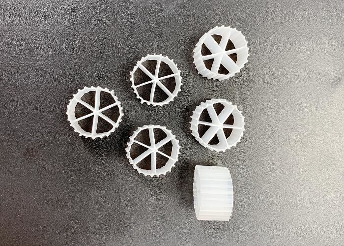 สีขาว FDA วัสดุ HDPE ปลอดภัย เตียงย้าย Biofilm Reactor ระยะอายุ 15 ปี