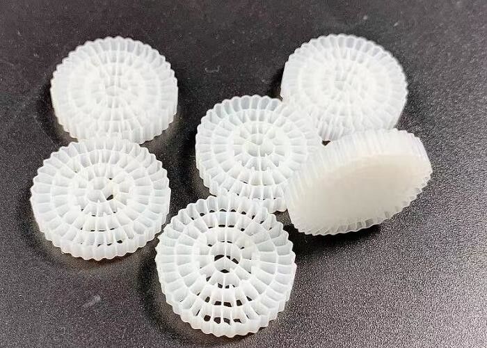 HDPE Mbbr Carrier Biofilter สําหรับฟาร์มปลาที่แขวน 25x4MM