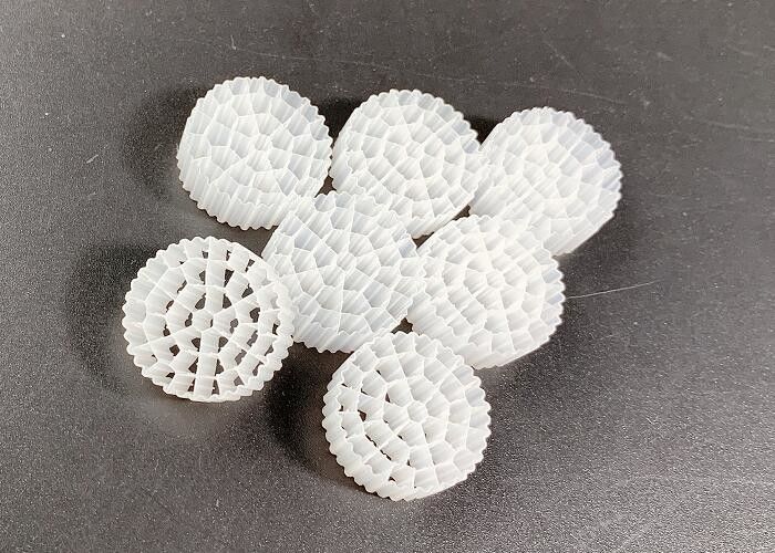 สีขาว SBR การบําบัดน้ํากระบวนการ MBBR สื่อกรอง ROHS REACH