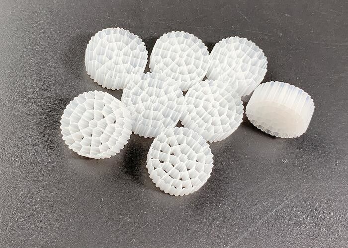 สีขาว SBR การบําบัดน้ํากระบวนการ MBBR สื่อกรอง ROHS REACH