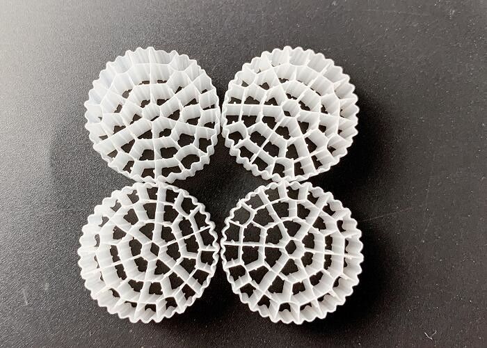 สีขาว SBR การบําบัดน้ํากระบวนการ MBBR สื่อกรอง ROHS REACH